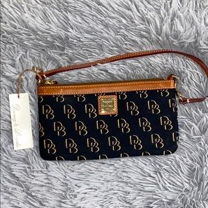 DOONEY & BOURKE WRISTLET BRAND NEW 👜